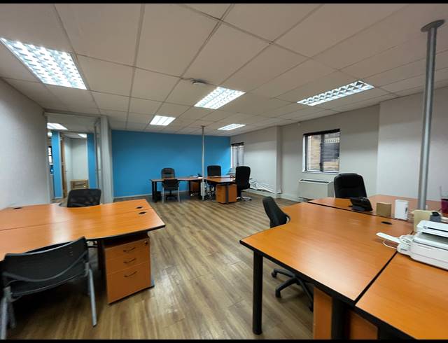 257M² OFFICE FOR SALE IN LYME PARK